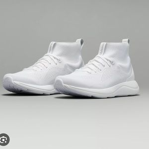 Lululemon Chargefeel Mid Workout Show White